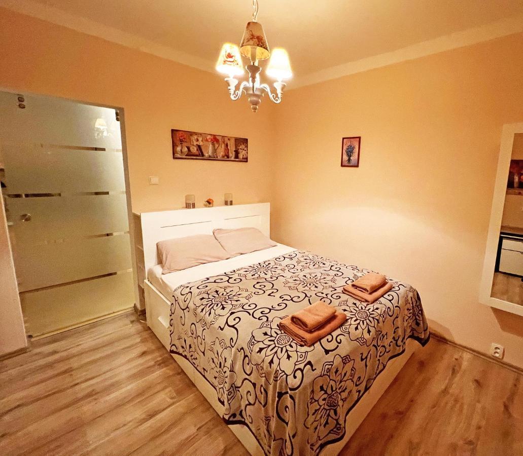 Jurincom Apartments Karlovy Vary Esterno foto